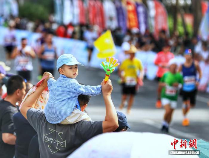 佳木斯1万跑者共赴“东极”赛道 三江美景与特色