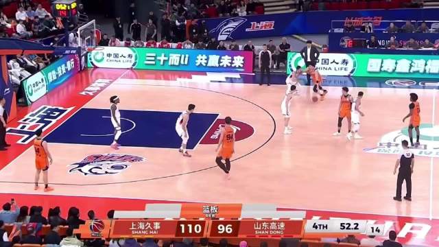 张镇麟CBA赛场上演滑翔暴扣，德云社跨界学上海