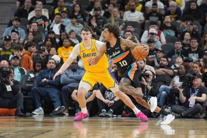 湖人背靠背击败热火迎8连胜 詹姆斯三双拉拉维亚