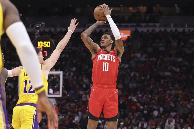 湖人豪取6连胜东契奇36分詹姆斯18分力克火箭