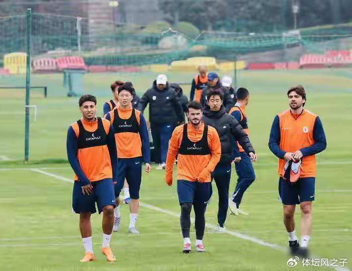 山东泰山迎关键战 教练组调整或助球队逆转